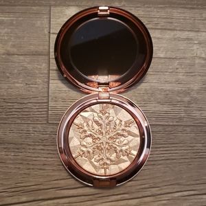 MAC LE Whisper of Gilt Highlighter